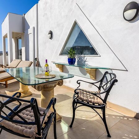 Appartamento Stunning - Seaview Penthouse 3-Bed + Parking Sliema Esterno foto