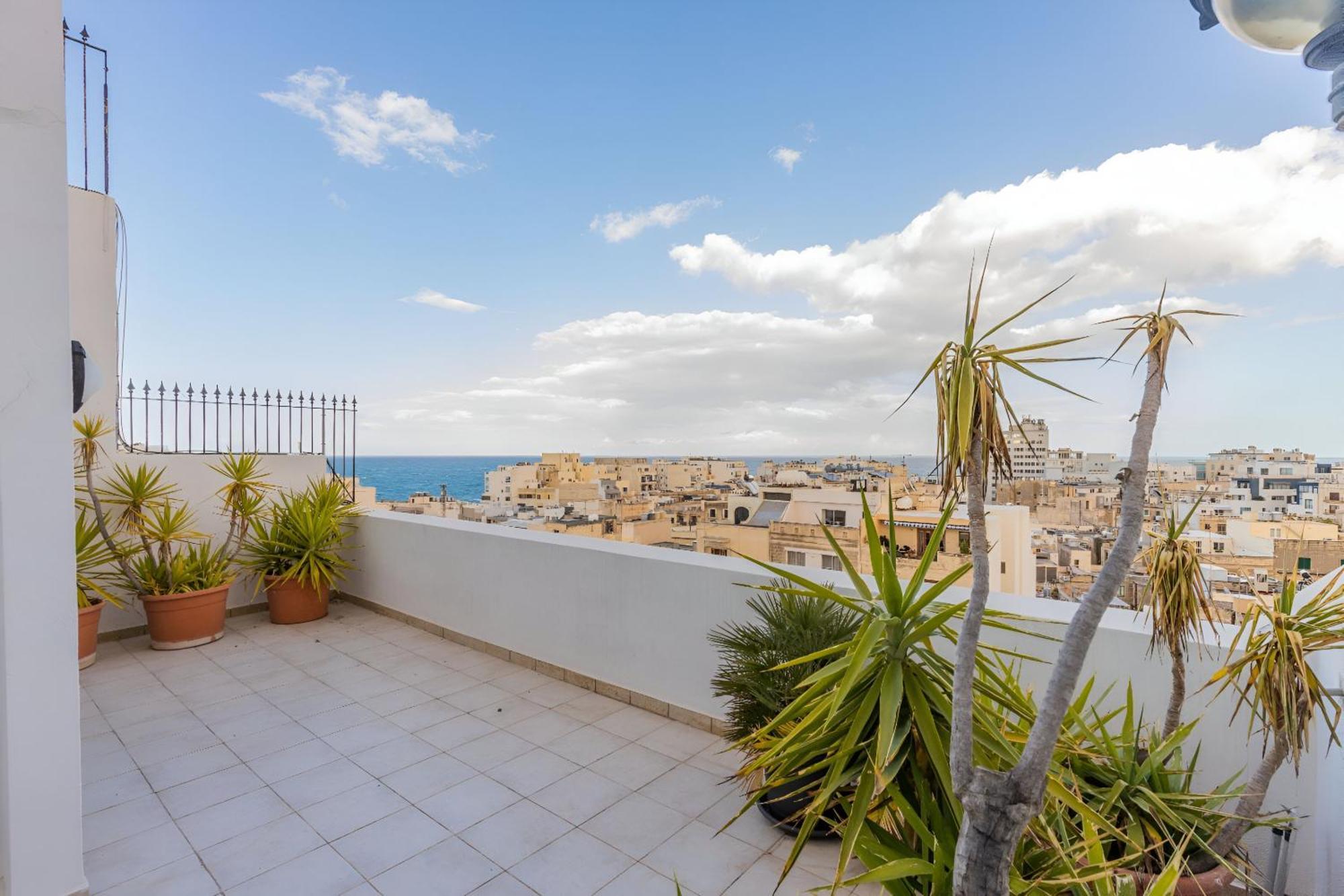 Appartamento Stunning - Seaview Penthouse 3-Bed + Parking Sliema Esterno foto
