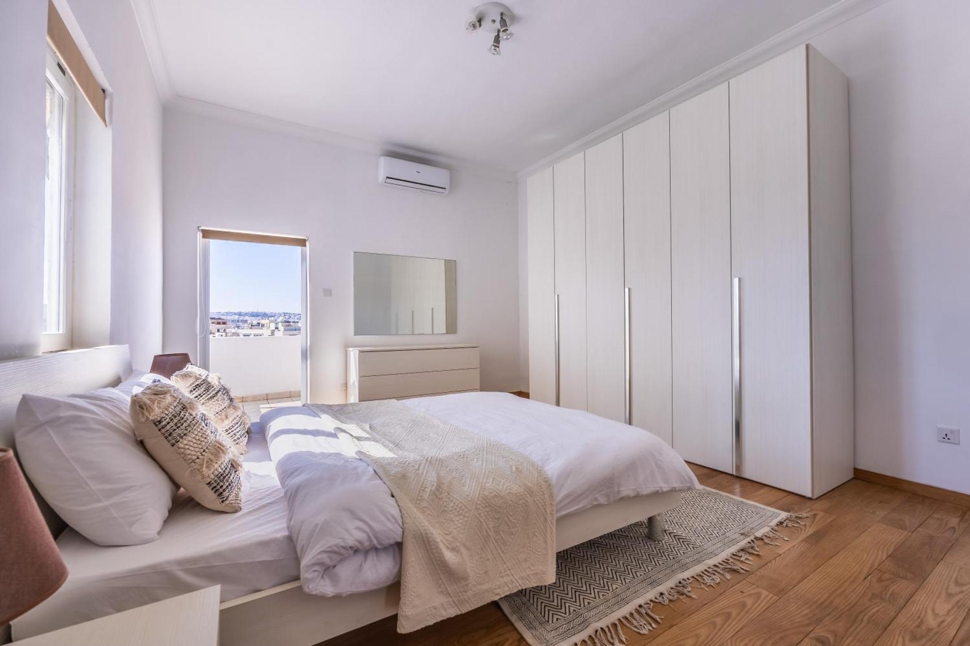 Appartamento Stunning - Seaview Penthouse 3-Bed + Parking Sliema Esterno foto