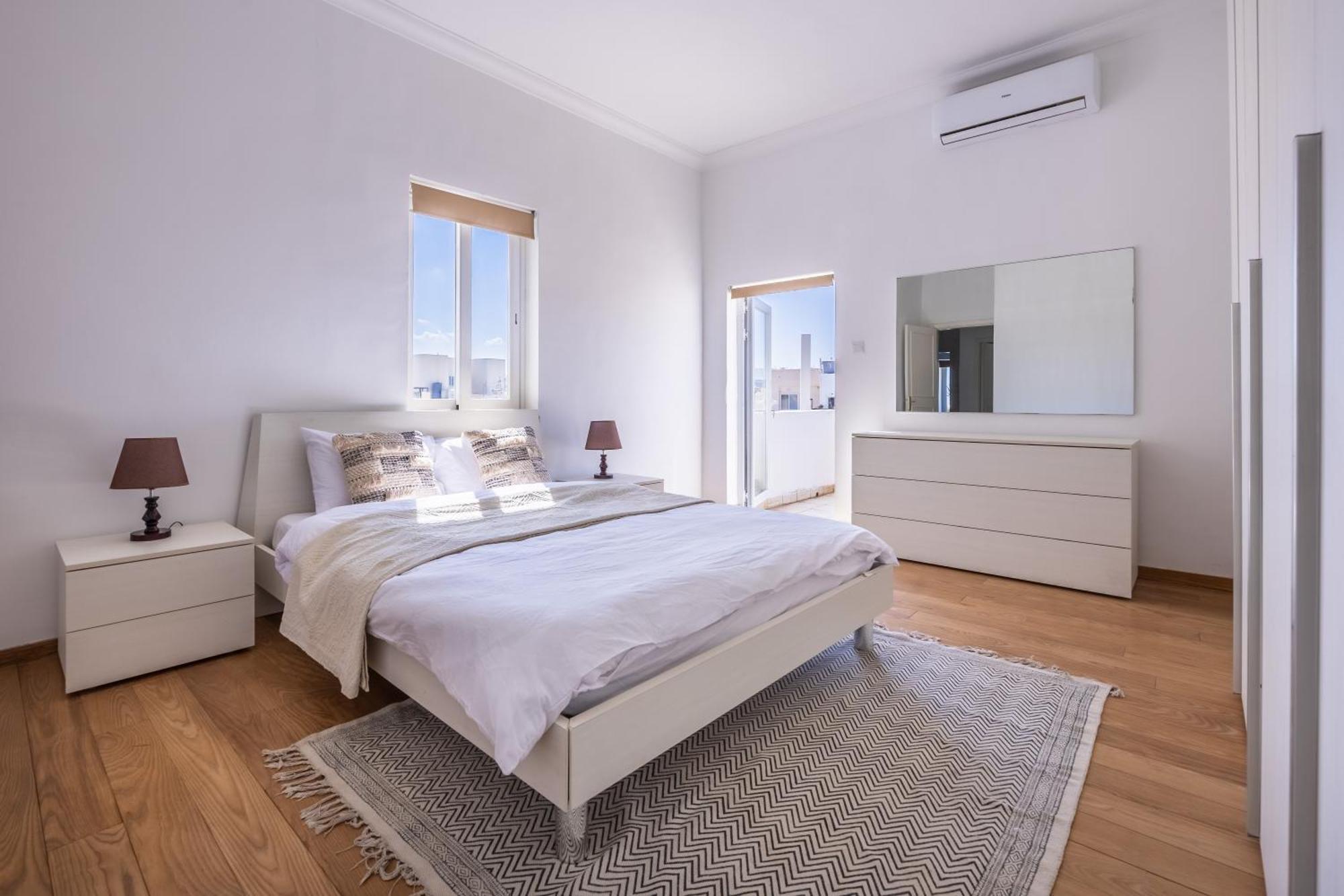 Appartamento Stunning - Seaview Penthouse 3-Bed + Parking Sliema Esterno foto