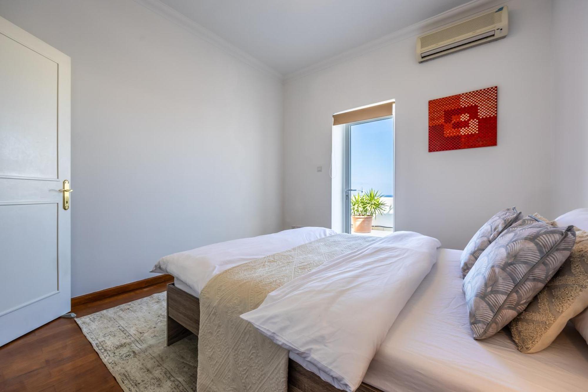 Appartamento Stunning - Seaview Penthouse 3-Bed + Parking Sliema Esterno foto