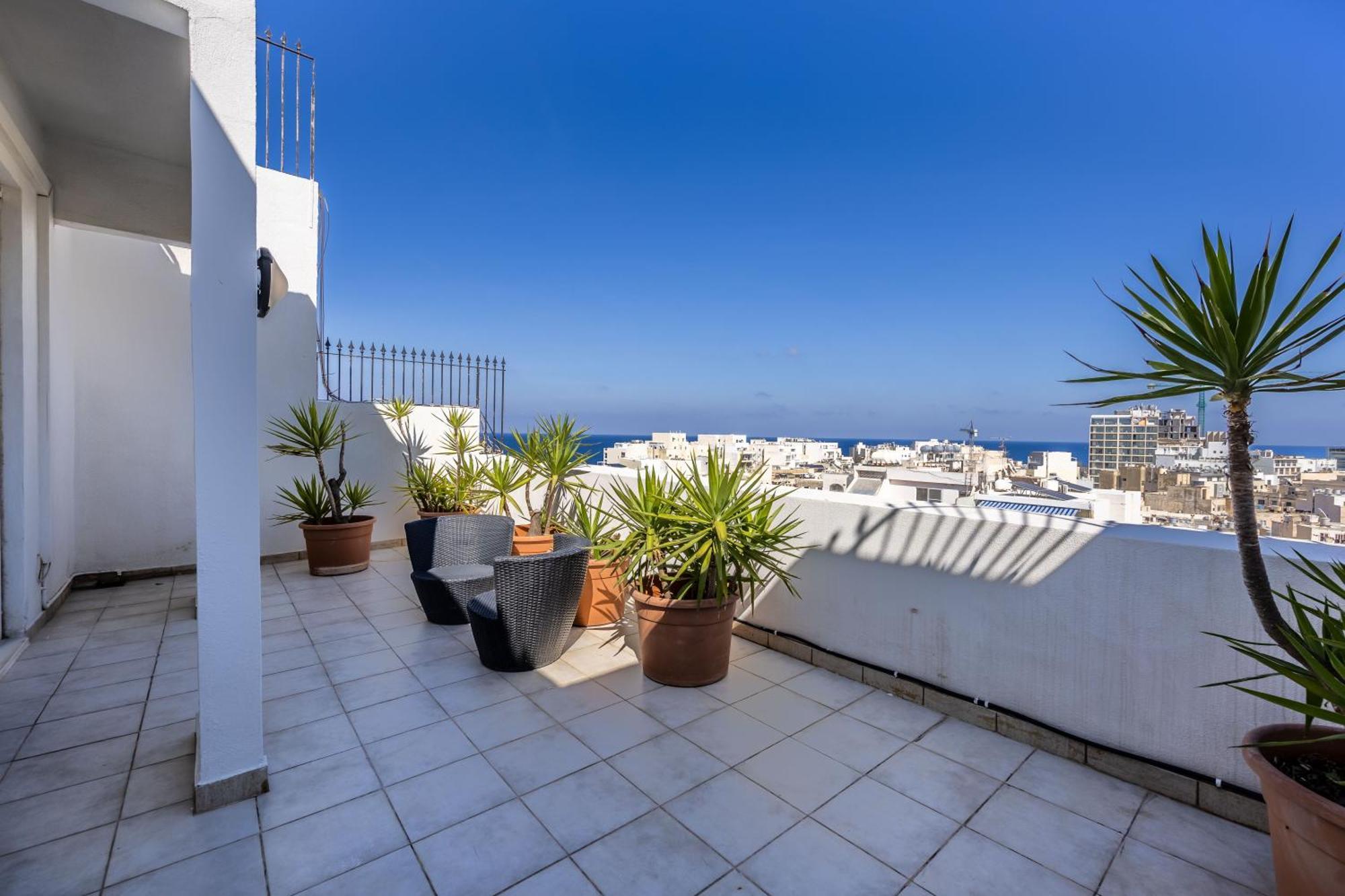 Appartamento Stunning - Seaview Penthouse 3-Bed + Parking Sliema Esterno foto