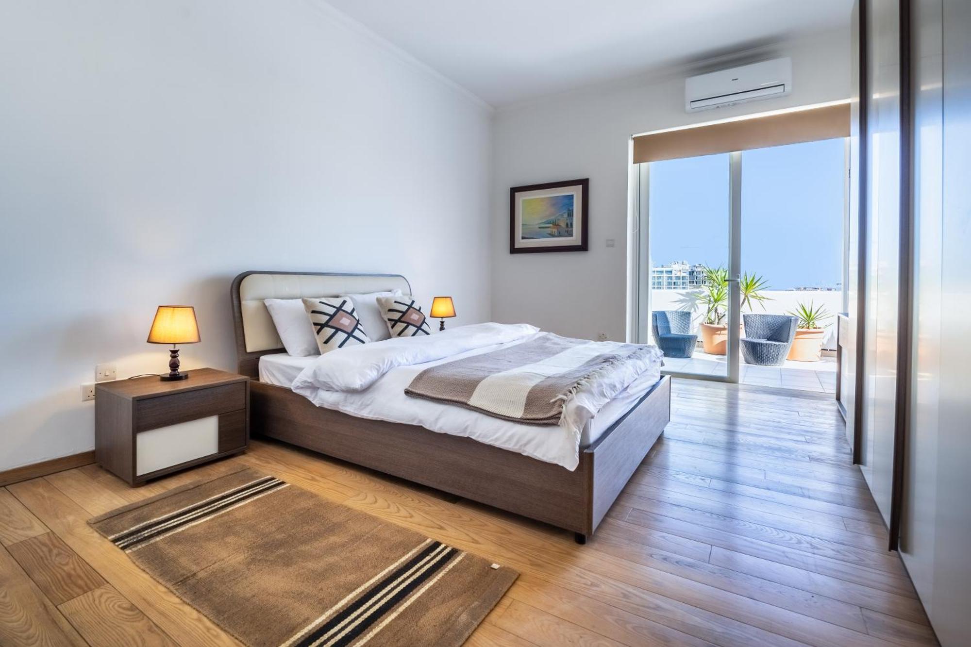 Appartamento Stunning - Seaview Penthouse 3-Bed + Parking Sliema Esterno foto