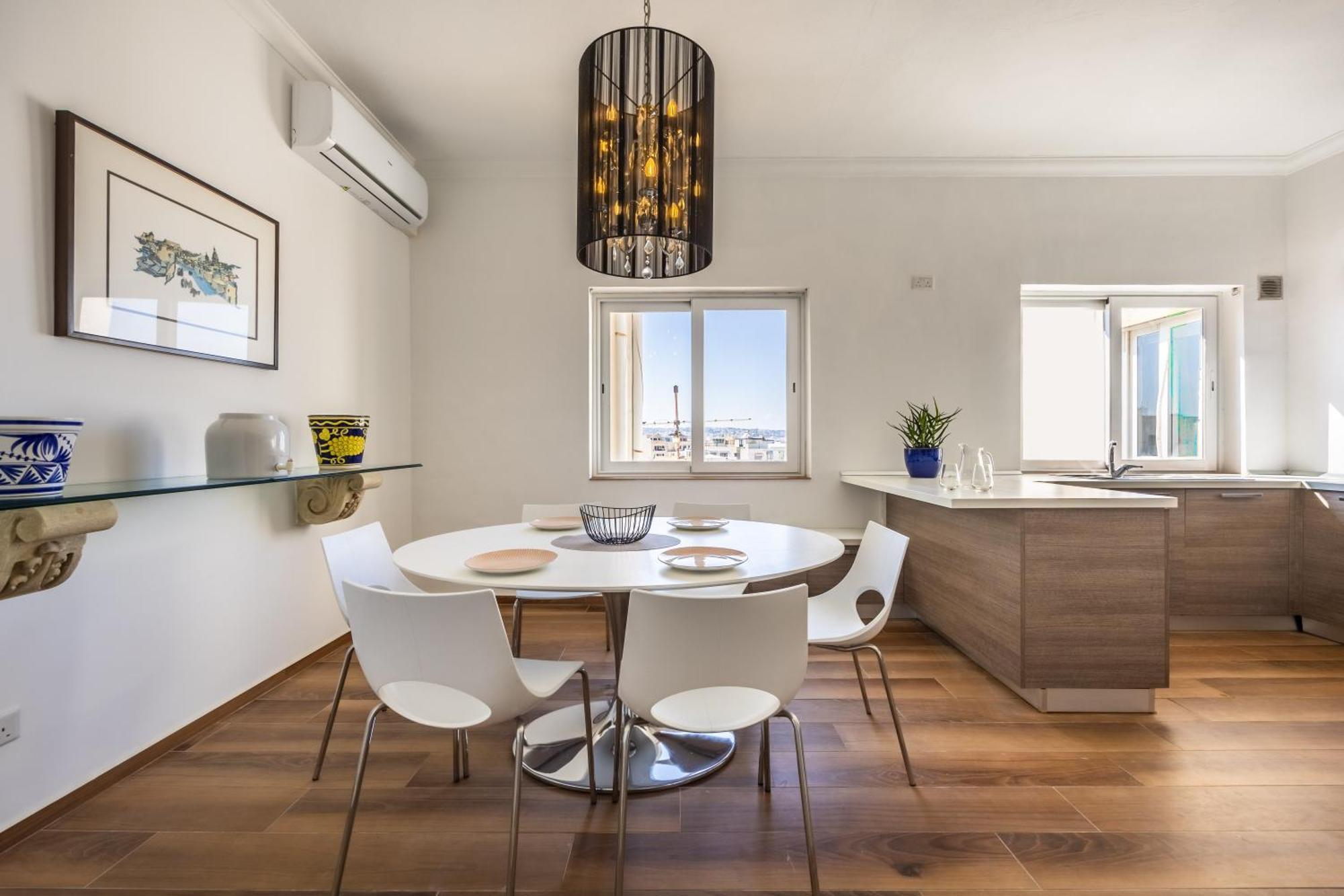 Appartamento Stunning - Seaview Penthouse 3-Bed + Parking Sliema Esterno foto