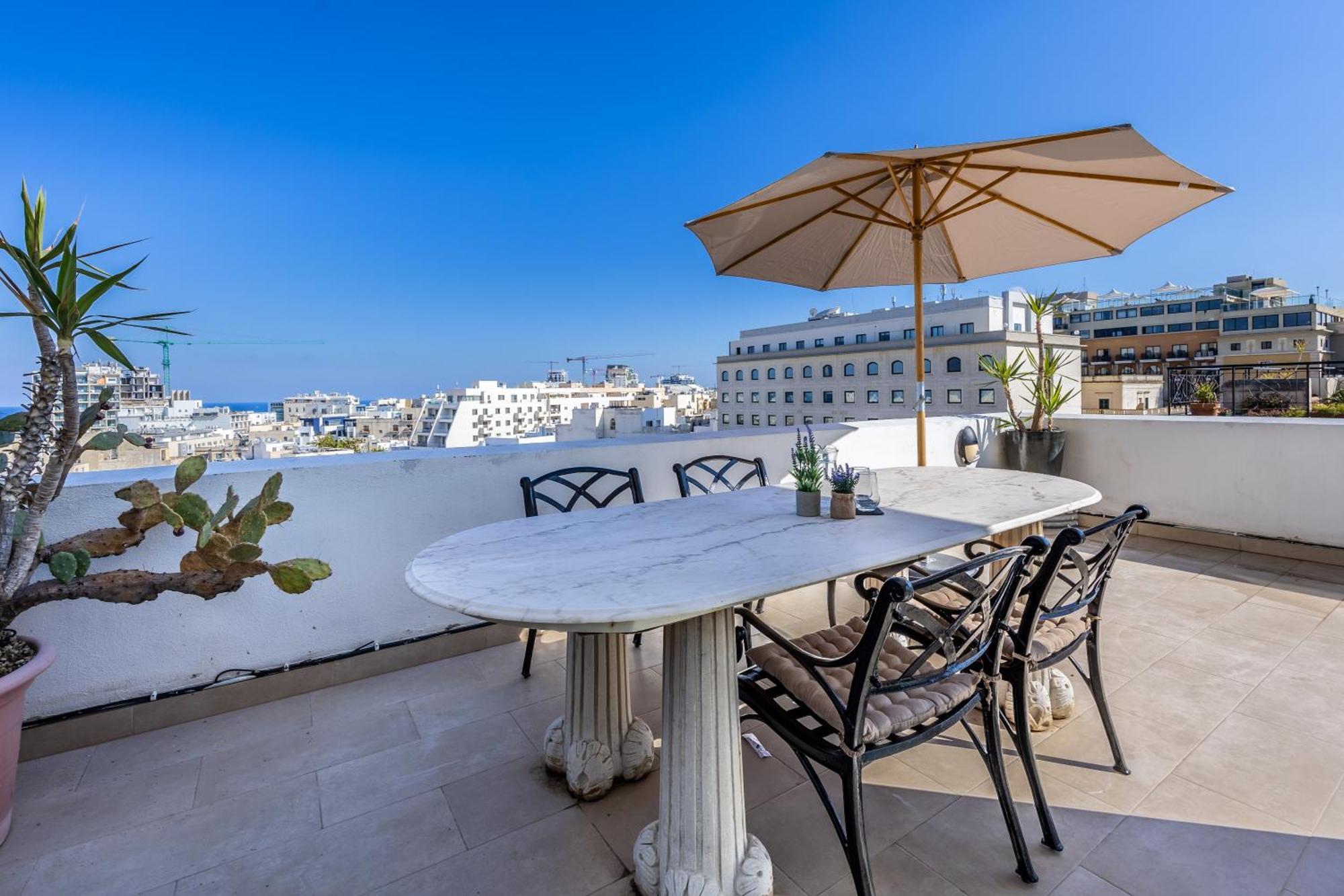 Appartamento Stunning - Seaview Penthouse 3-Bed + Parking Sliema Esterno foto